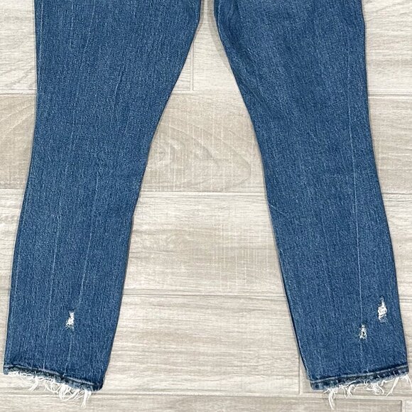 Abercrombie & Fitch High Rise Mom Jean Curve Love in Medium Wash Distressed - Picture 9 of 15